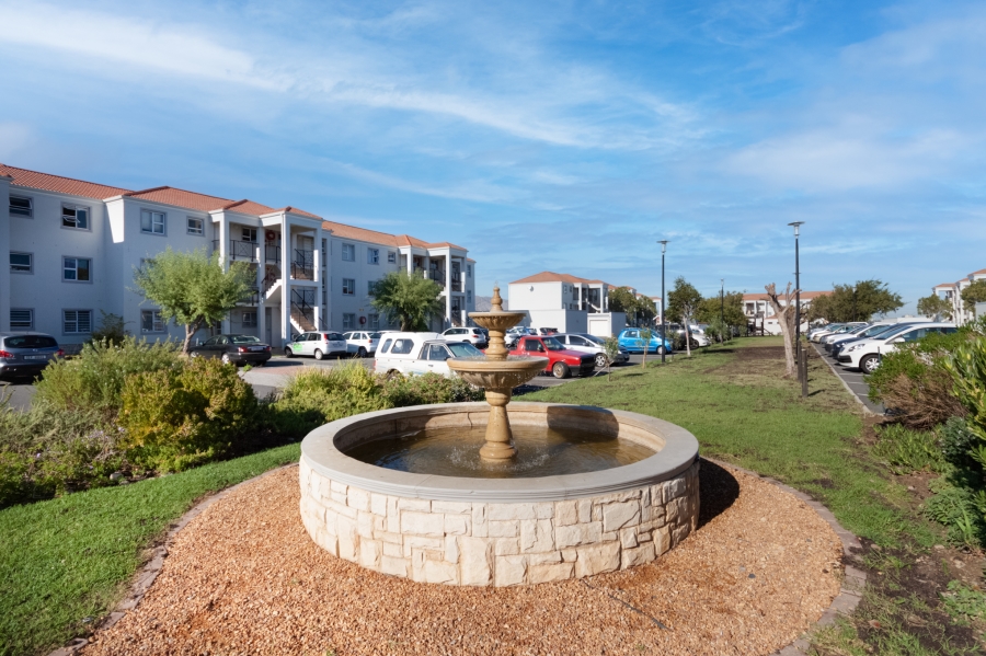 To Let 2 Bedroom Property for Rent in Heritage Park Western Cape